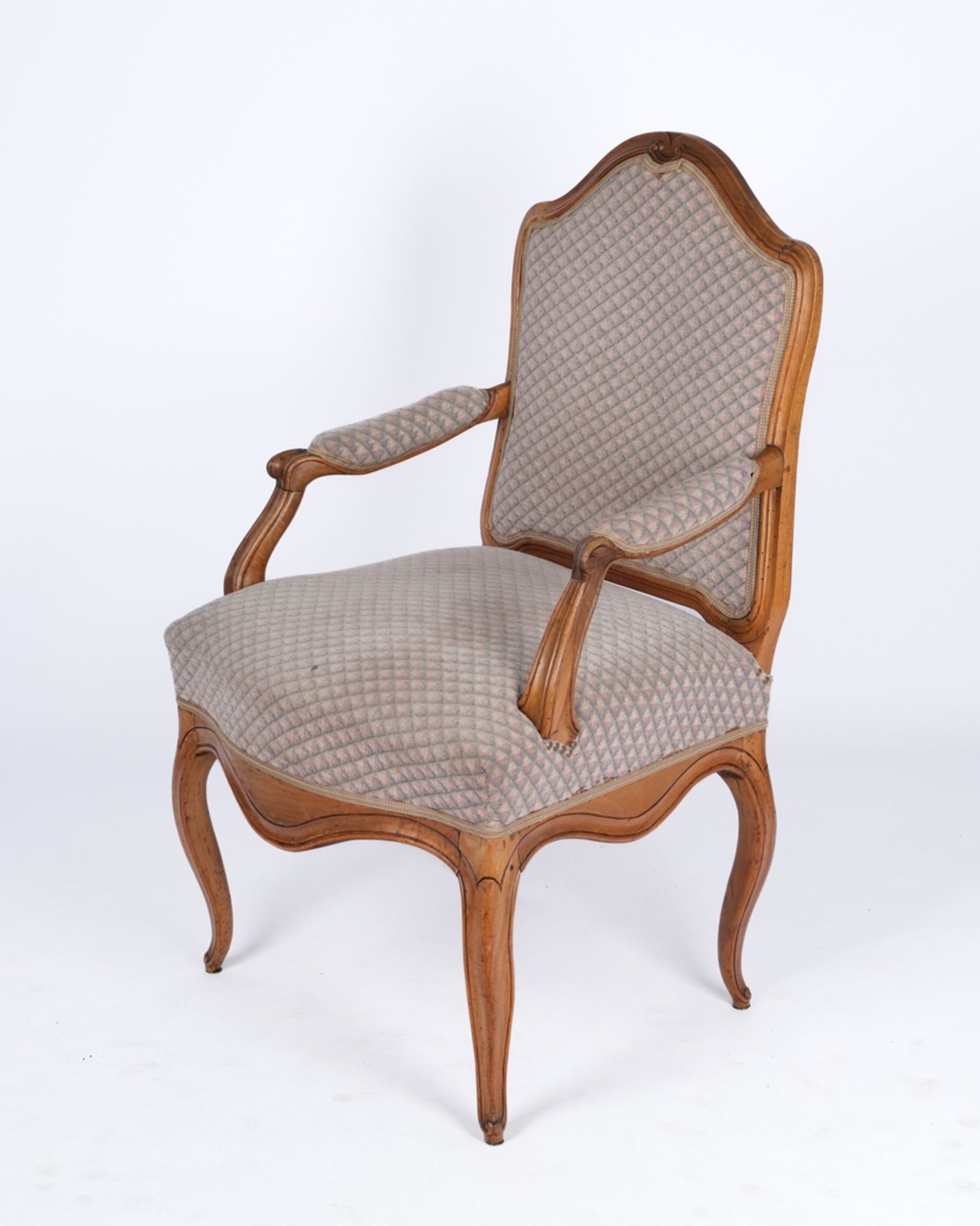 Fauteuil / Armlehnstuhl, 2. Hälfte 18. Jh., Nussbaum geschnitzt, H. 97.5 cm, kleine Ergänzungen - Bild 2 aus 3