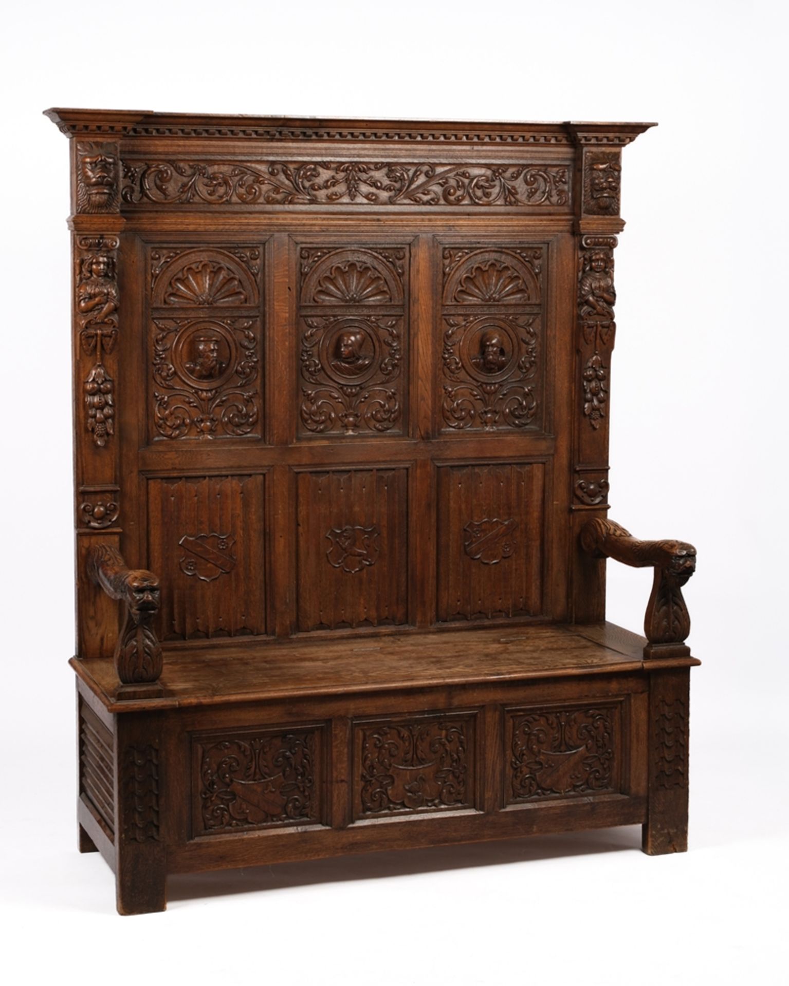 Truhenbank der Neorenaissance, Historismus, 2. Hälfte 19. Jh., Eiche, dreisitziger Bankkorpus mit a - Bild 2 aus 7