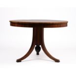 Biedermeiertisch aus Haus Parzival, 1. Drittel 19. Jh., Nussbaum, runde Platte über Schaft mit drei