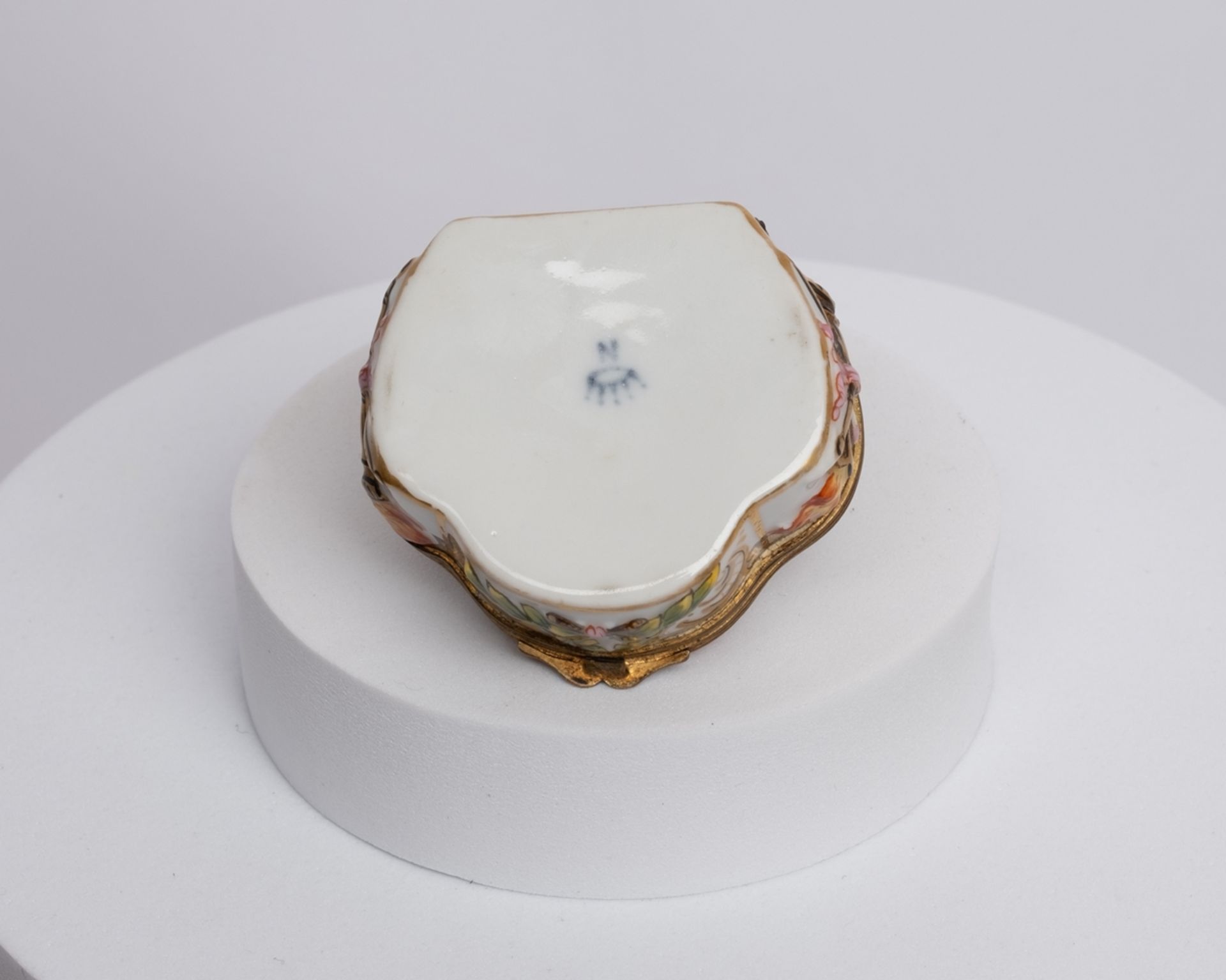 2 Tabatièren, Ernst Bohne Söhne, Rudolstadt, verschieden, reliefierte Puttendekore, polychrom und g - Bild 10 aus 10