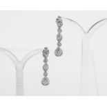 Paar Ohrstecker, als Hänger, 18kt Weißgold, Diamanten zus. ca. 1.30 ct., etwa tw-w/vsi-si, ca. 4.3 