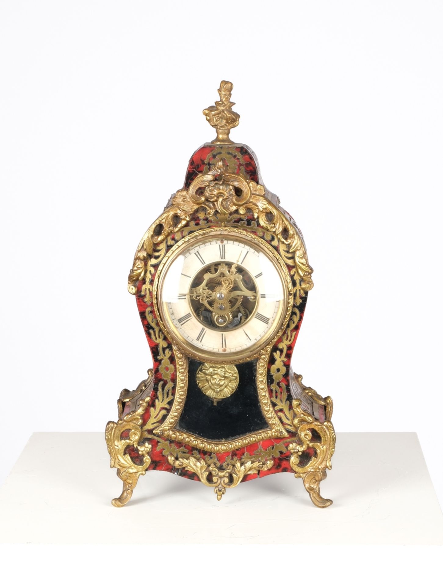 Kaminuhr, Stil Louis XV, Frankreich, Ende 19. Jh., eingezogenes Gehäuse im Boulle-Stil, Applikation