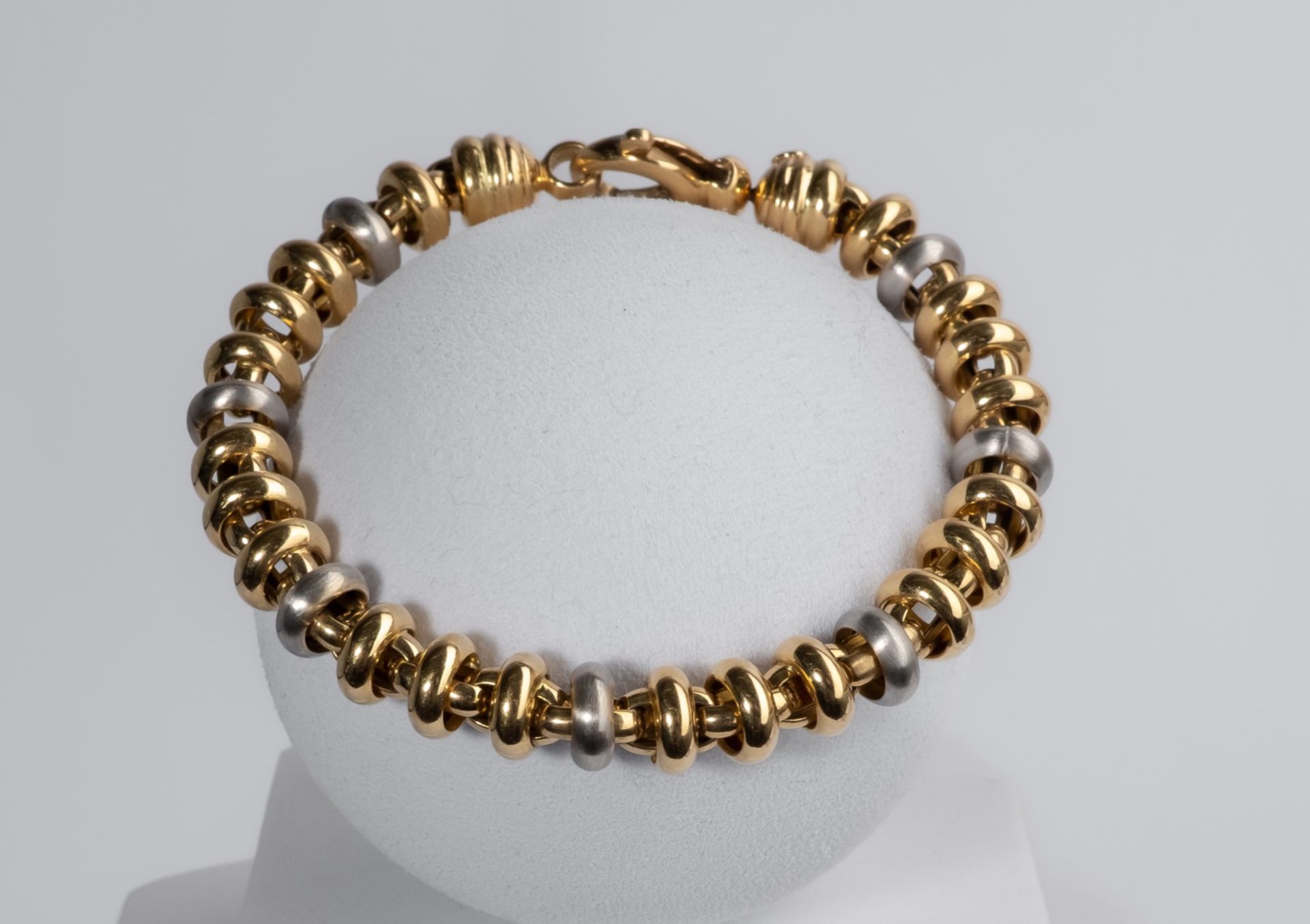 Armband, 18kt Gelbgold/Weißgold, ca. 39.95 g, ca. 22 cm lang.