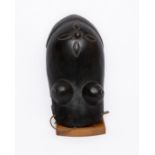 Leibmaske, weiblich, Afrika, 20. Jh., Holz, dunkel patiniert, Nabelzier, ausgehöhlt, 44.5 cm hoch.