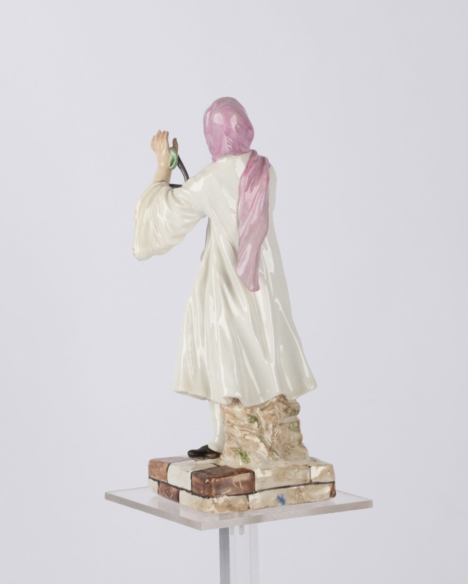 Porzellanfigur, "Griechische Musikantin", Meissen, Schwertermarke, 2. Hälfte 18. Jh., polychrom und - Bild 4 aus 6