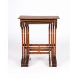 Vierteiliger Satztisch von Emile Gallé, Nancy, um 1900, Nussbaum und diverse eingelegte Edelhölzer,