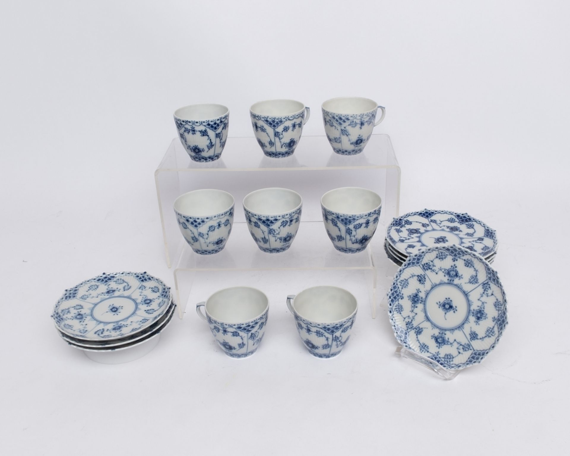 8 Kaffeetassen mit Untertassen, Royal Kopenhagen, Musselmalet, Vollspitze, Modellnummer 1035, 6.5 c