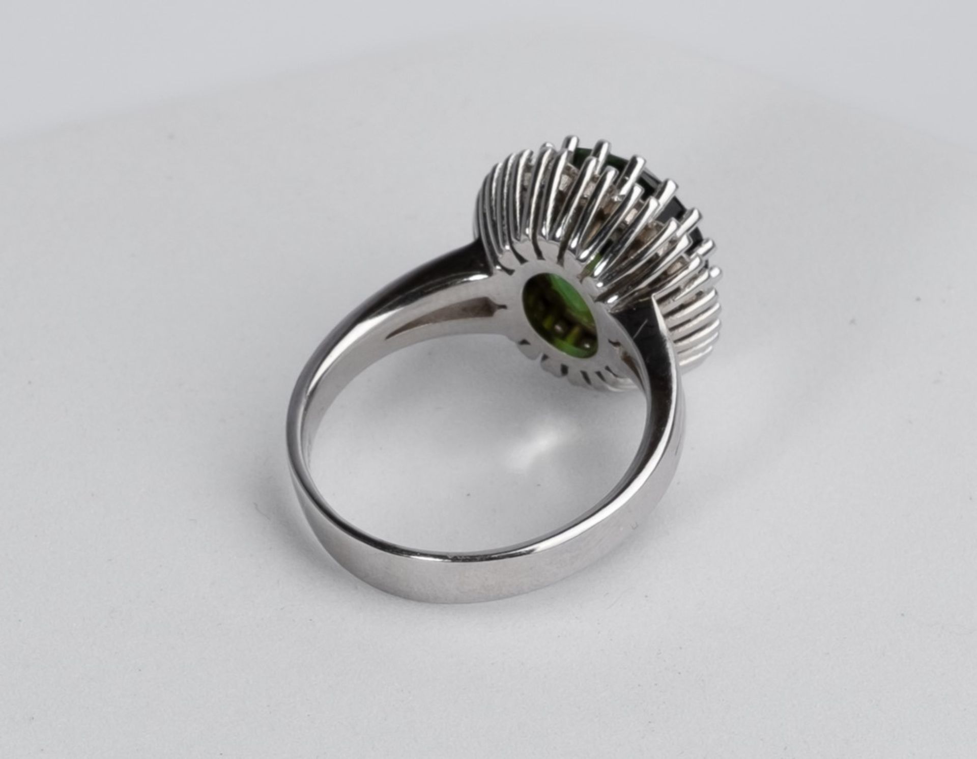 Ring, 14kt Weißgold, Turmalin ca. 6.00 ct., Brillanten, ca. 9.0 g, RM 59 - Bild 2 aus 2