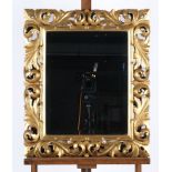 Wandspiegel im italienischen Barockstil, wohl 20. Jh., Holz durchbrochen geschnitzt und golden gefa