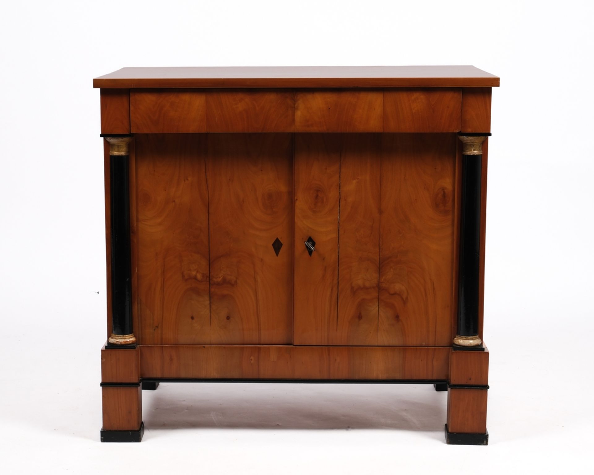 Vertiko / Kommode des Biedermeier aus Haus Parzival, um 1825, Kirschbaum furniert, zweitüriger Korp