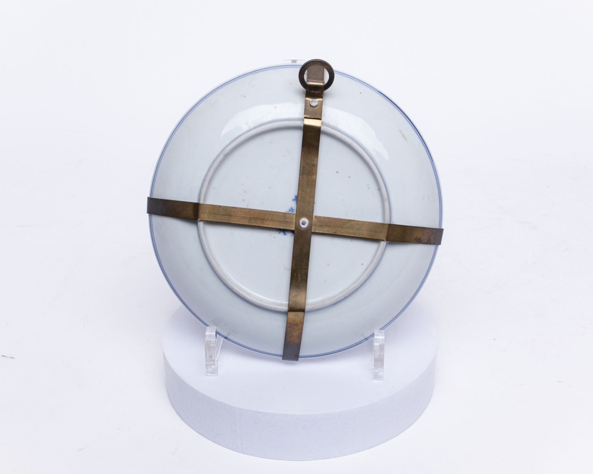 3 Teller, China, 19. Jh., Porzellan, blau-weiße Chrysanthemen-Dekore, am Boden umseitig Sechszeiche - Bild 7 aus 7