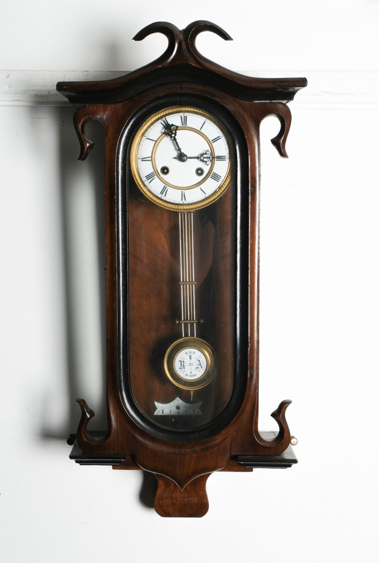 Regulator im Jugendstilgehäuse, um 1880/1900, H. 74 cm, Werk später ergänzt, lief im Test an