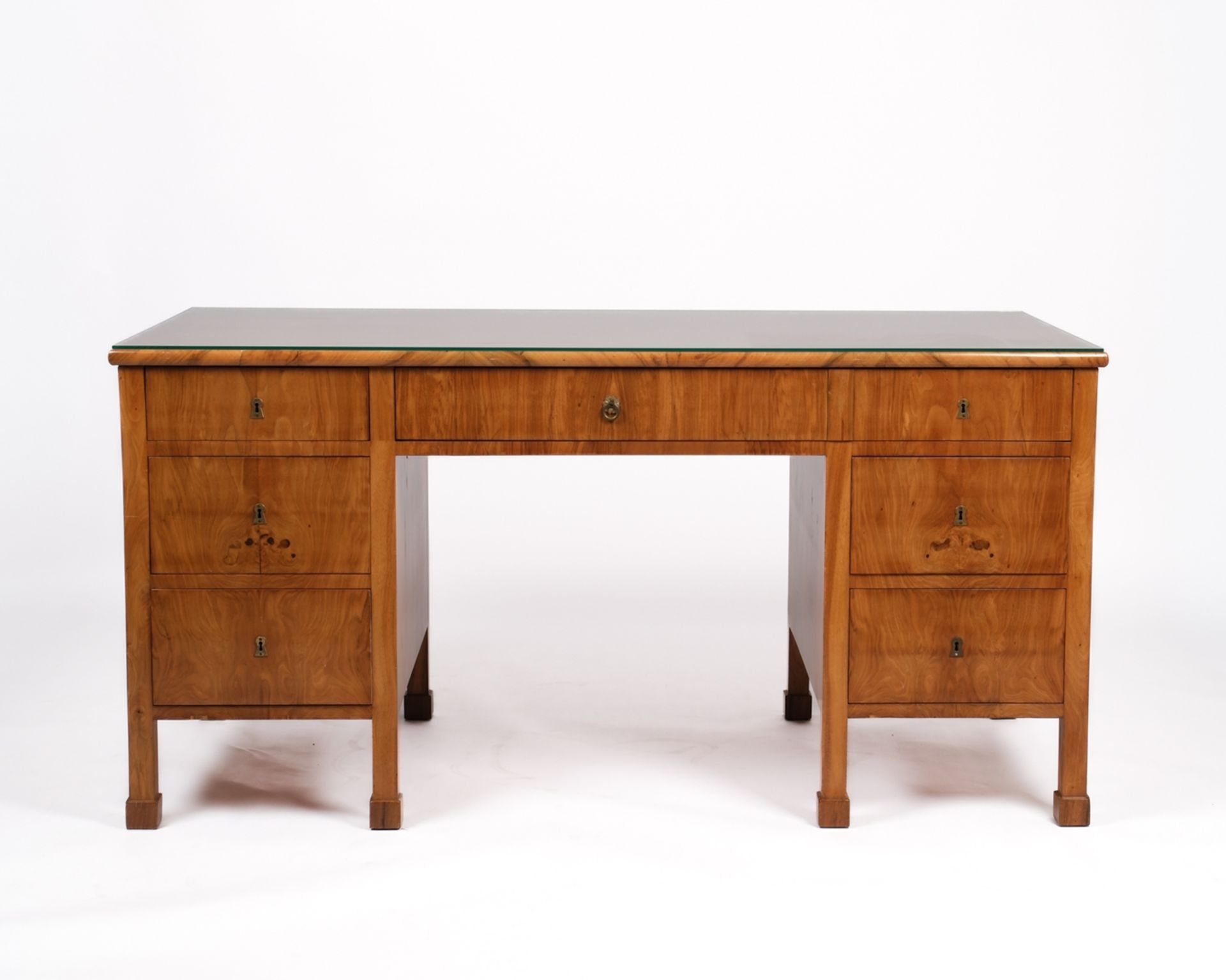 Schreibtisch des Sulpiz Boisserée (1783 - 1854), um 1820, Nussbaum furniert, in der Art eines Partn