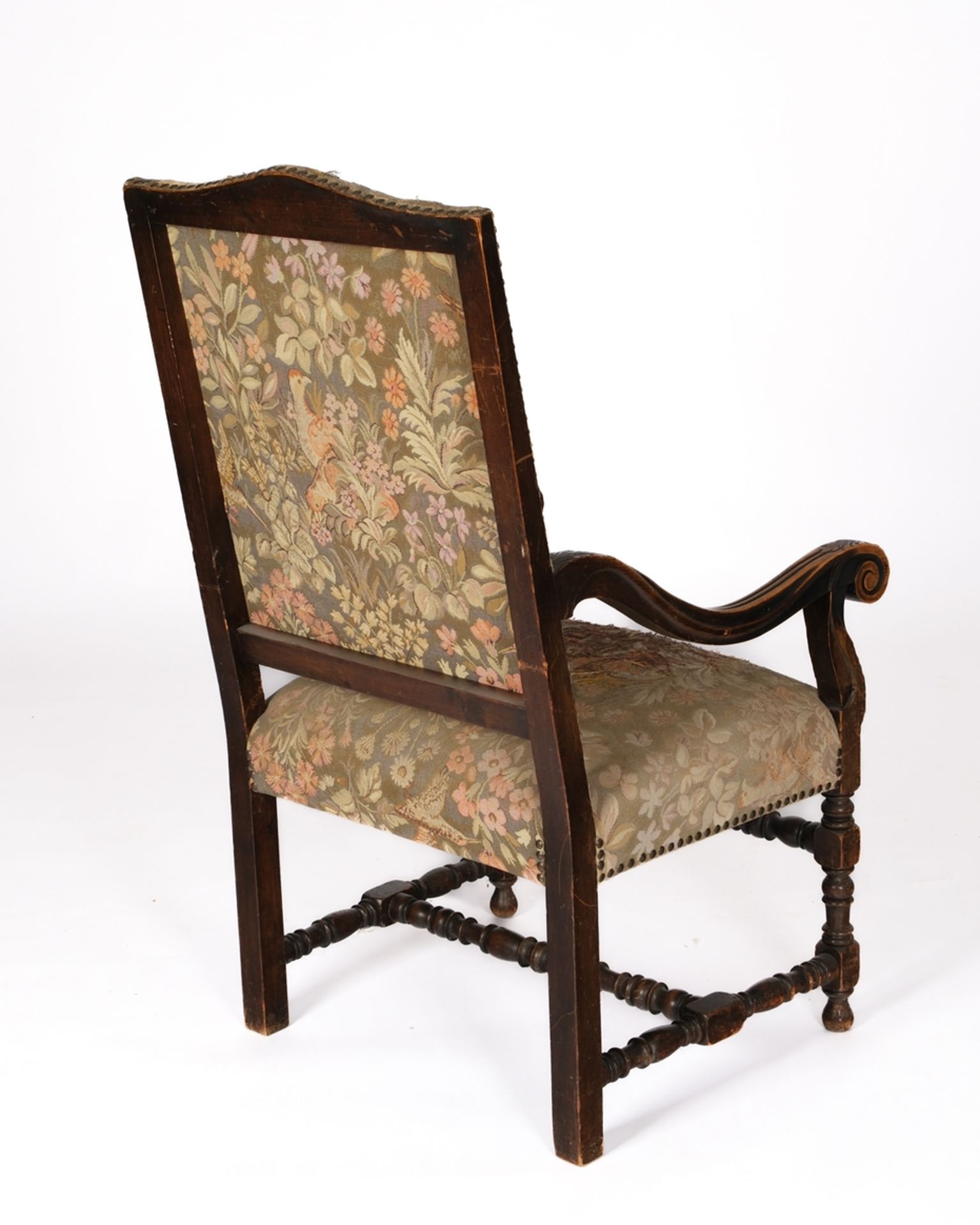 Armlehnsessel im Stil des Barock, wohl um 1900, Nussbaum geschnitzt, volutierende Armlehnen, allsei - Bild 3 aus 4