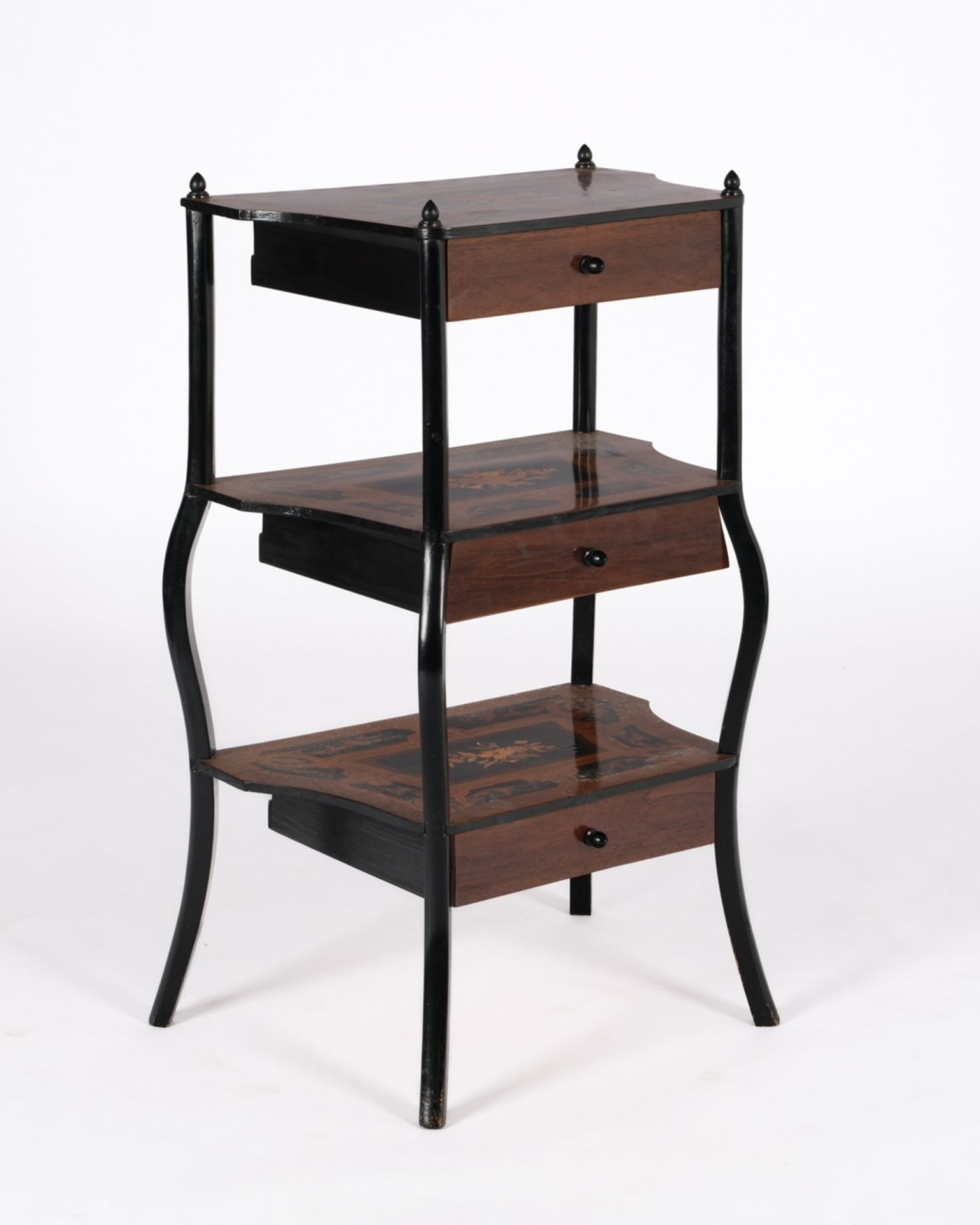 Etagere, 20. Jh., drei profilierte Platten jeweils mit floralen Einlagen und darunterliegenden Schü - Bild 2 aus 5