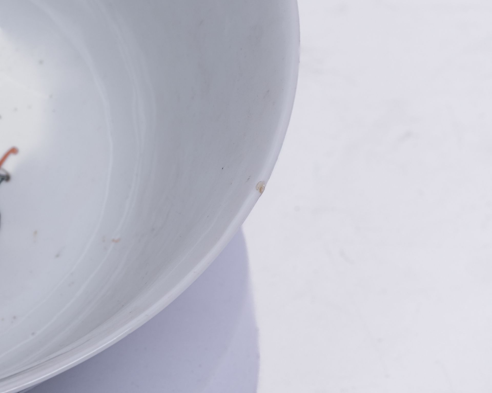 Schale, China, 19. Jh., Porzellan, famille verte, Wandung außen umlaufend mit Kriegern zu Pferde in - Bild 7 aus 7