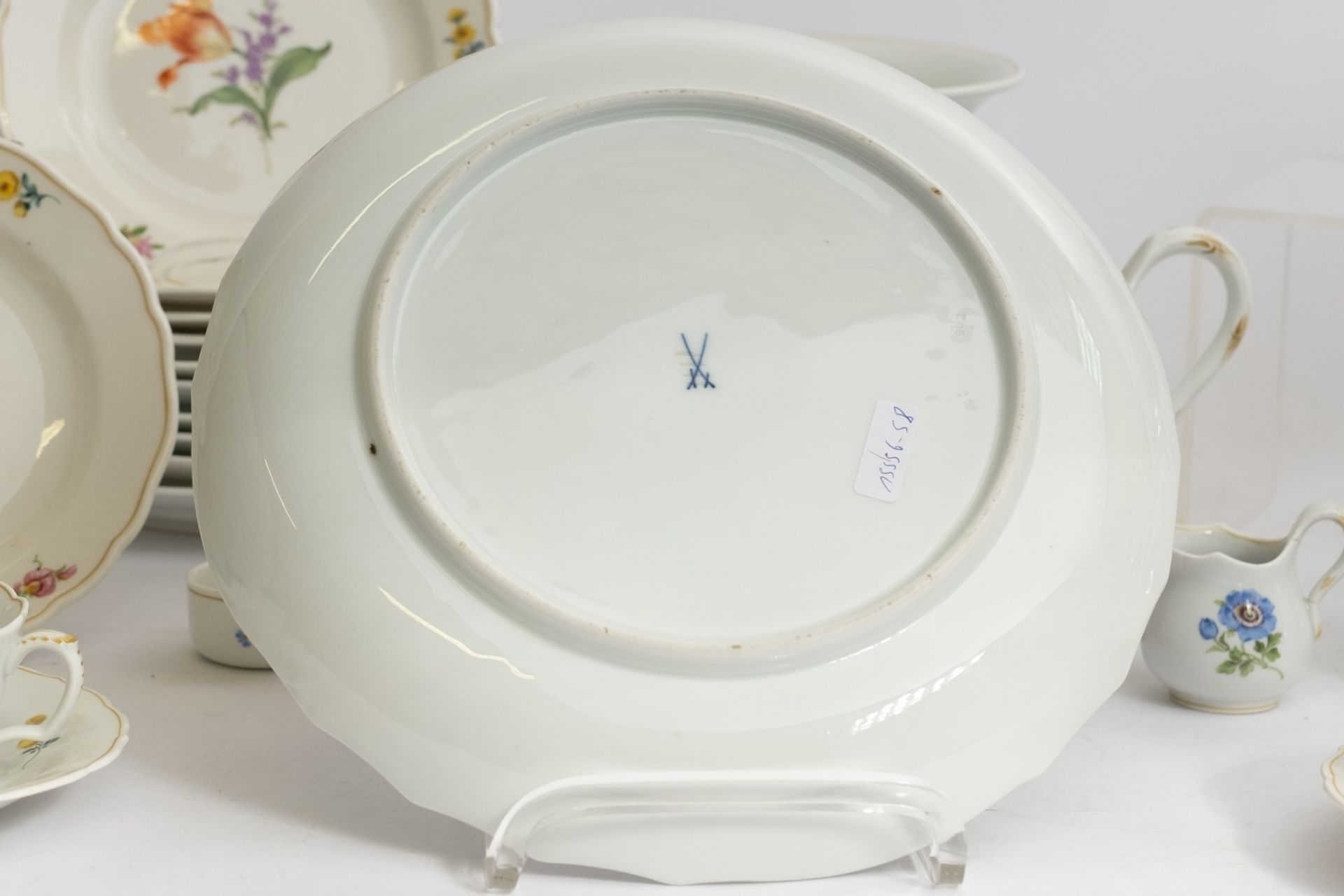 Kaffee- und Teeservice, 32-tlg., Meissen, Schwertermarke, 1930er/1940er Jahre, 4. Wahl, bunte Blume - Bild 2 aus 2