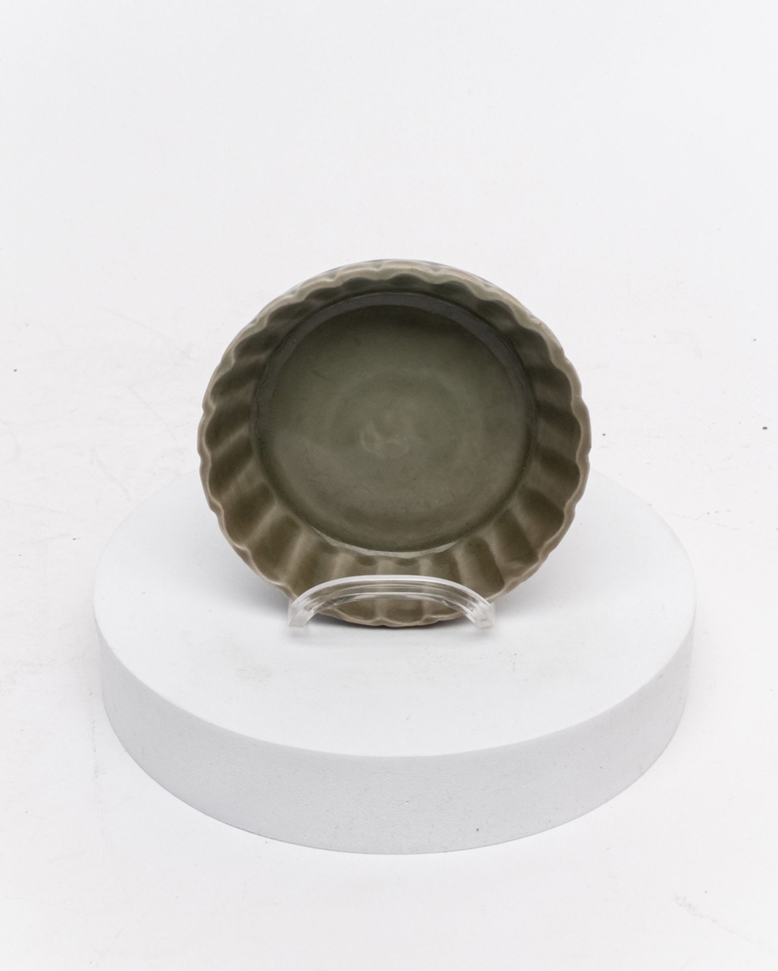 Waschgefäß, China, Longquan, Yuan-Zeit, 1271-1368, Seladon, gekurvte Wandung, außen im Zuckerrohr-M - Bild 2 aus 3