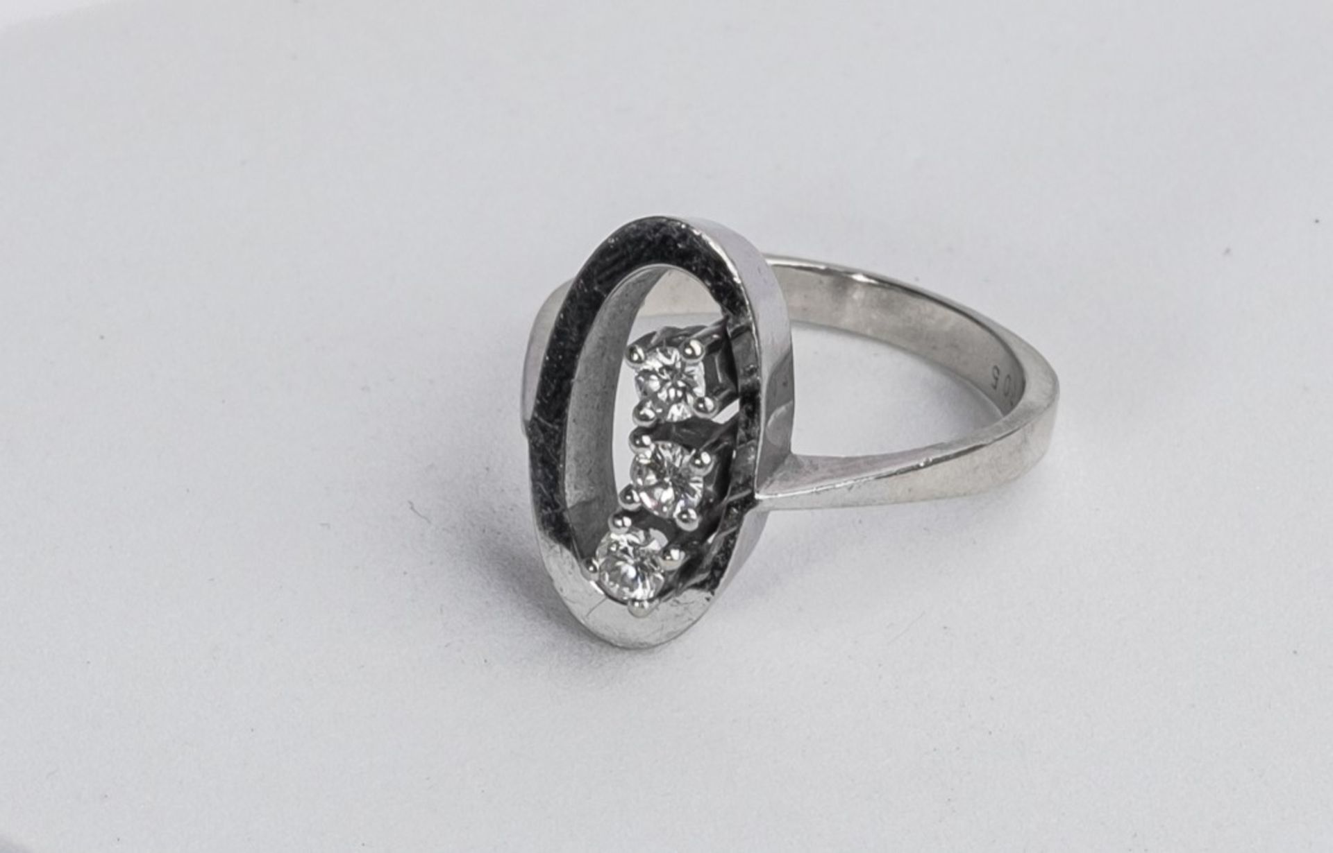 Ring, 14kt Weißgold, 3 Brillanten, ca. 5.5 g, RM 58