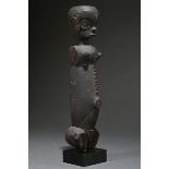 Bedeutende Ibibio Eket Figur, Nigeria, Holz, H. 36cm, Arme und Beine verloren, Publ.: Neyt "L'Art E