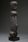 Bedeutende Ibibio Eket Figur, Nigeria, Holz, H. 36cm, Arme und Beine verloren, Publ.: Neyt "L'Art E