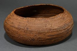 Geflochtener Korb in gebaucht ovaler Form, Baining, Gazelle Halbinsel, Bismarck Archipel, H.12cm, Ø
