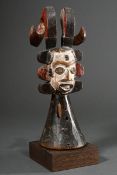 Igbo Tanz Kopfaufsatz "Ekeleke", Nigeria, weit aufgerissene Augen und halb geöffneter Mund, Holz ro