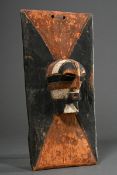 Songe Brettmaske mit weiblicher Kilume, Zaire, hochrechteckiges Brett mit plastischer Maske und far