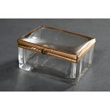 Rechteckige Bergkristall Dose mit Scharnierdeckel in Rotgold 585 Montierung und Saphir Cabochon, 2,