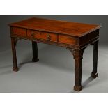 George III Mahagoni Hallentisch mit fein geschnitztem Gestell im sog. Chinese Chippendale Stil, Eng