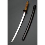 Wakizashi mit sehr unregelmäßigem Choji Hamon, Kupfer Habaki, Nakago mit Mekugi Ana, sign: 備中國呰部住為家