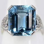 Ring mit Aquamarin ca. 8,3 ct und 12 Brillanten, zus. ca. 1 ct, Juwelierarbeit, 1980er Jahre