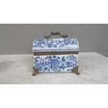 Deckeldose mit montierung auf 4 Füßen