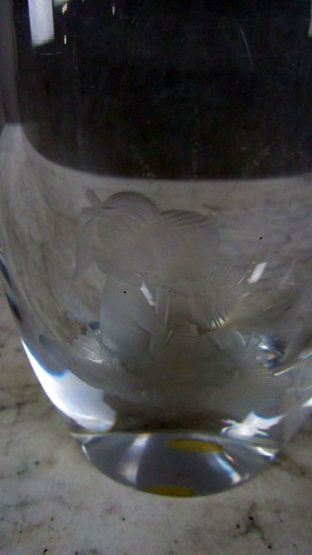 Glasvase signiert mehrfach - Bild 2 aus 4