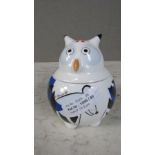 Porzellandose in form einer Eule