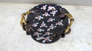 Große Henkelschale Blütendekor