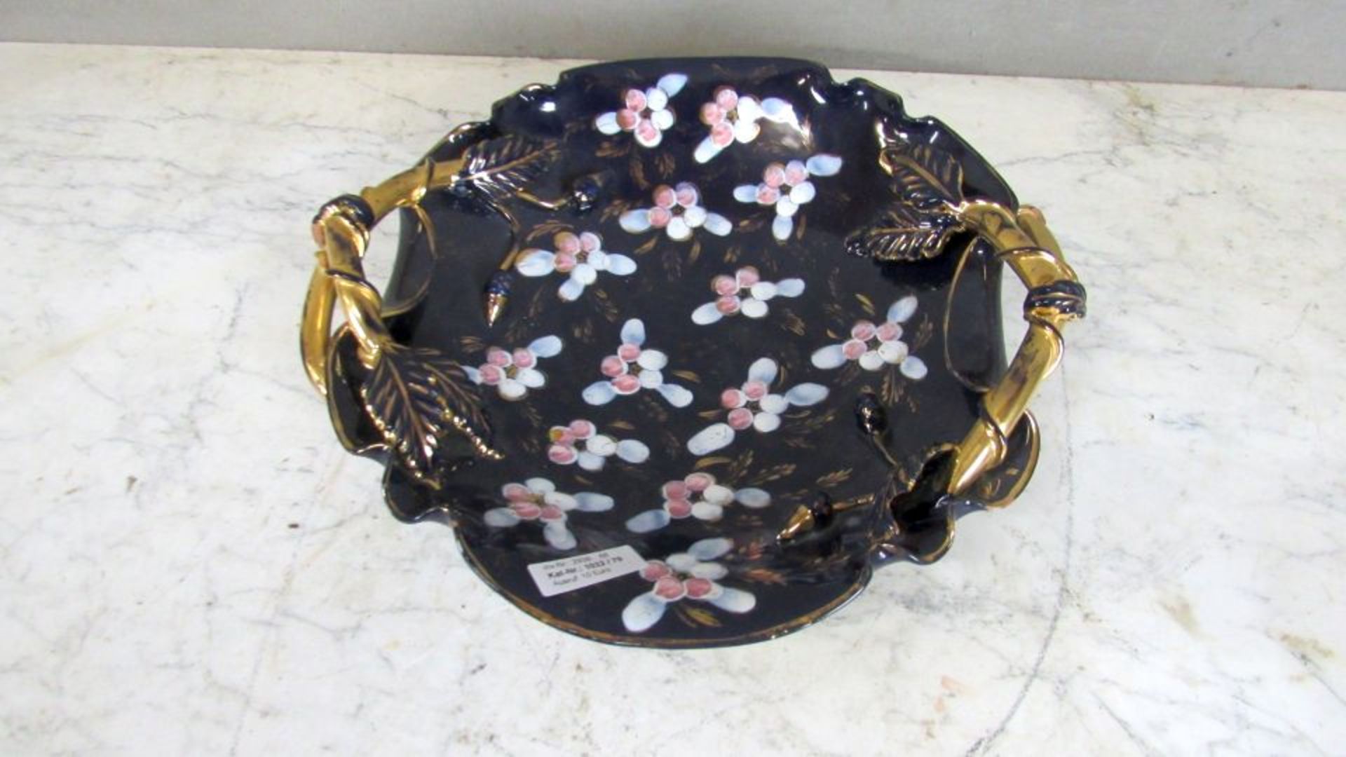 Große Henkelschale Blütendekor