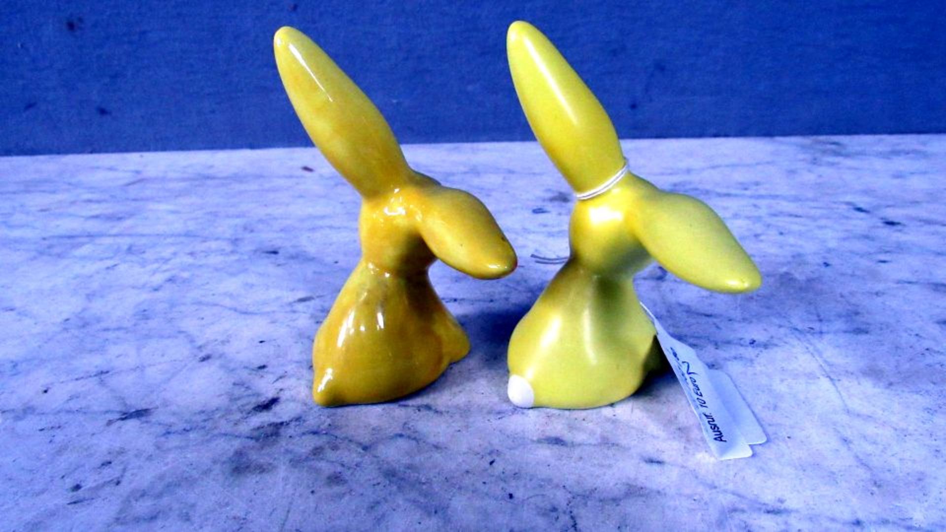 Goebel Porzellanfigur 2 gelbe Hasen - Bild 4 aus 5