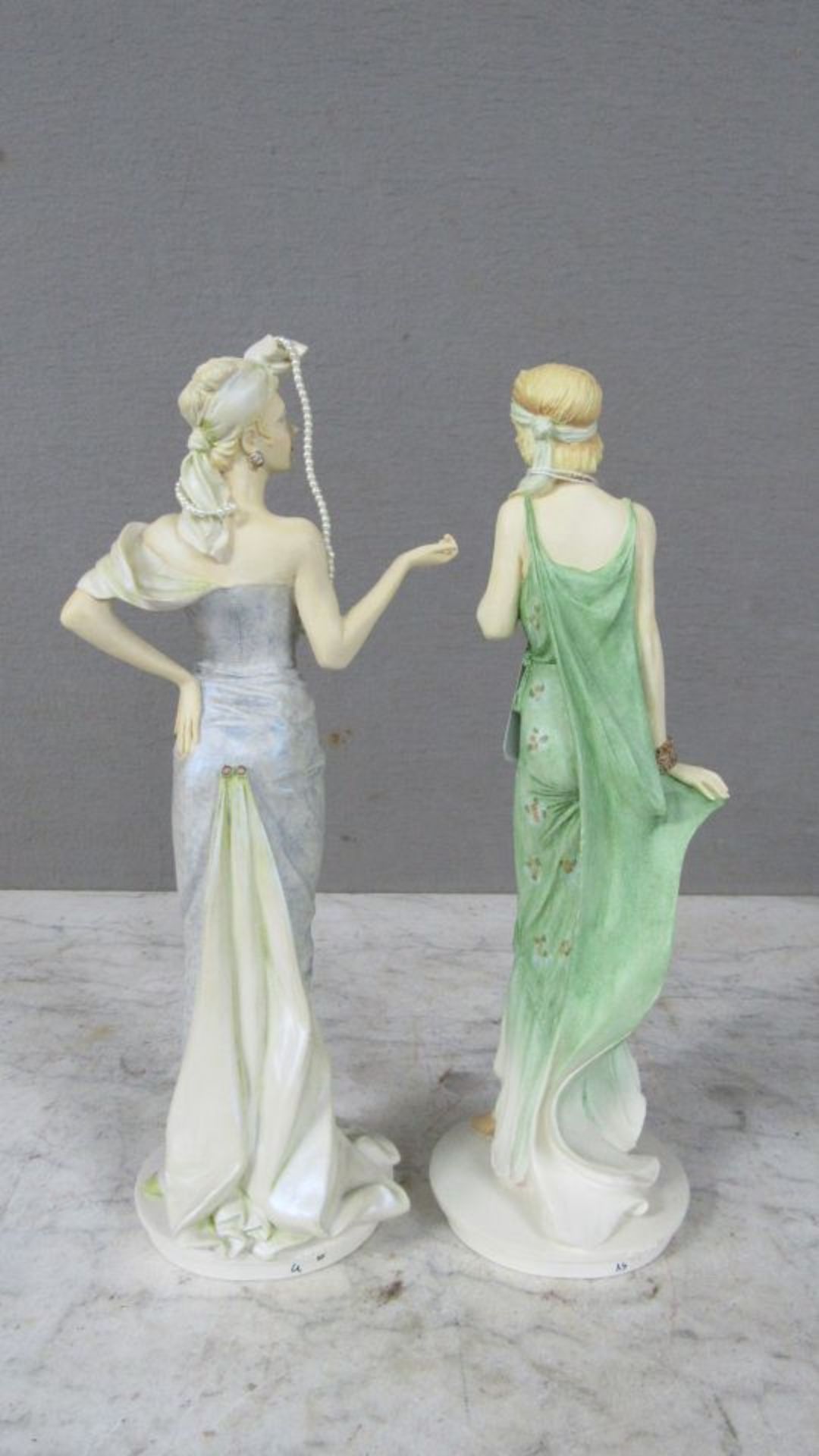 2 Porzellanfiguren Classic by Royal - Bild 9 aus 10