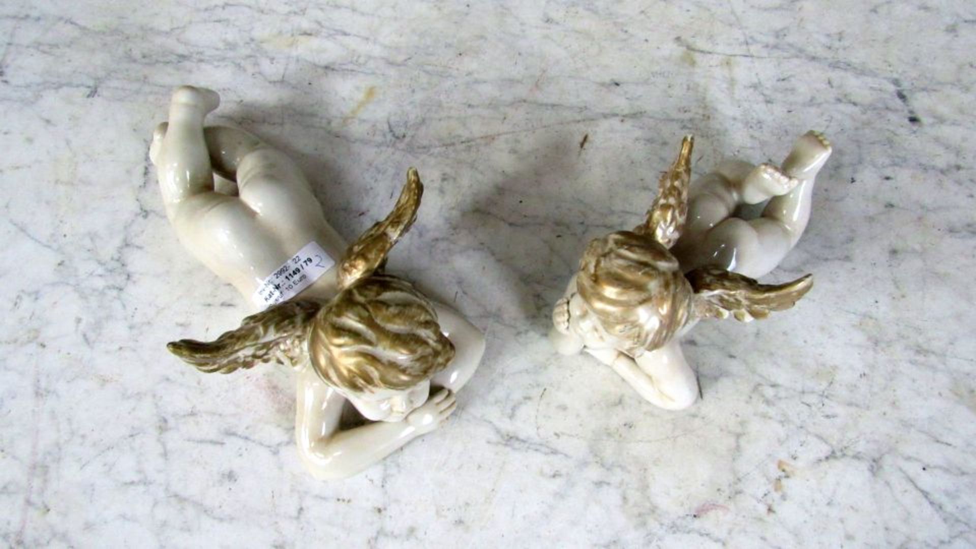 2 Porzellanfiguren liegende Engel 20 - Bild 2 aus 8