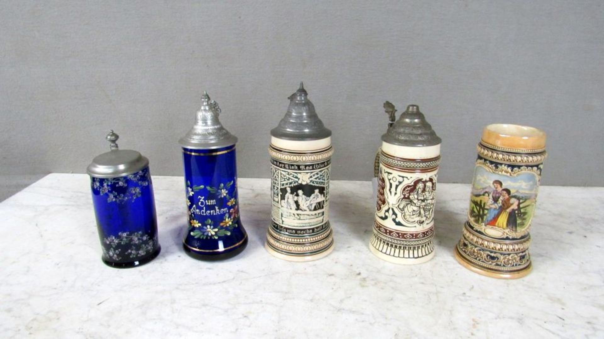 5 Bierhumpen Krüge Porzellan und Glas