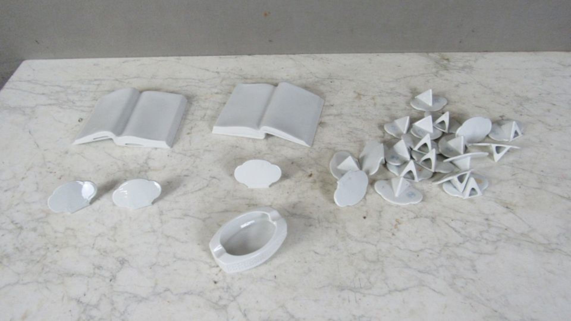 Konvolut Porzellan Aufsteller Schilder