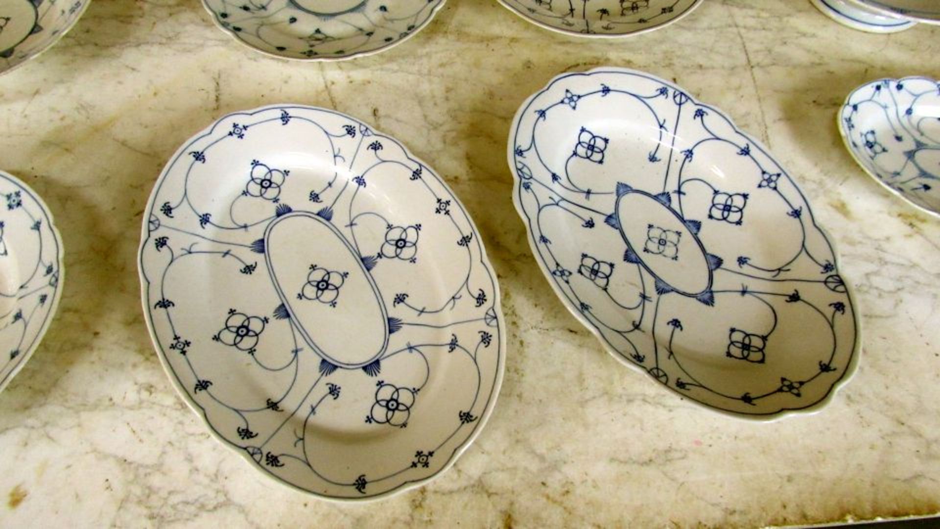 Konvolut Porzellan antik 9 Teile - Bild 3 aus 8