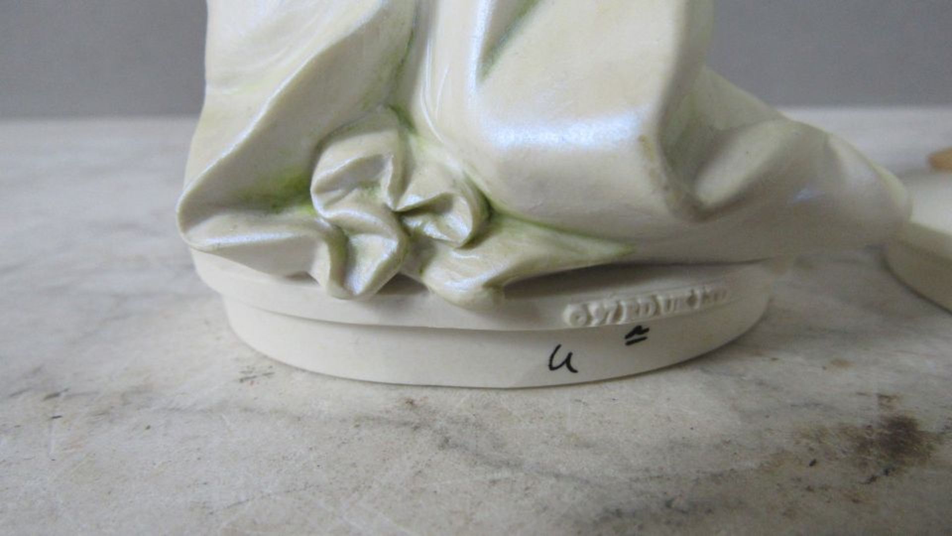 2 Porzellanfiguren Classic by Royal - Bild 8 aus 10