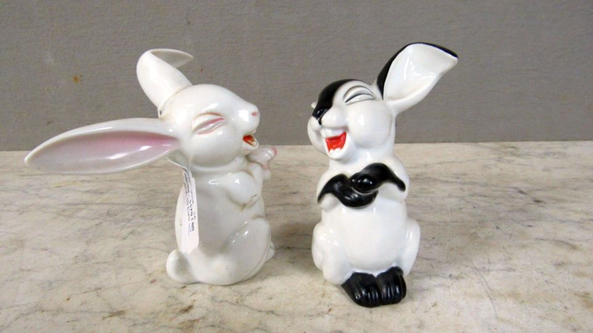 2 Porzellanfiguren lachende Hasen