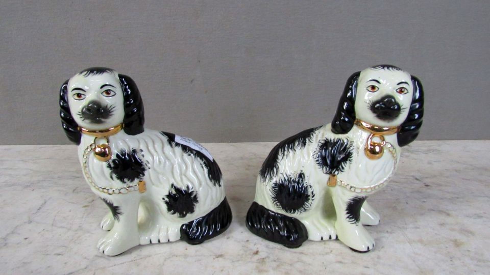 2 Porzellanfiguren Englische Puffhunde