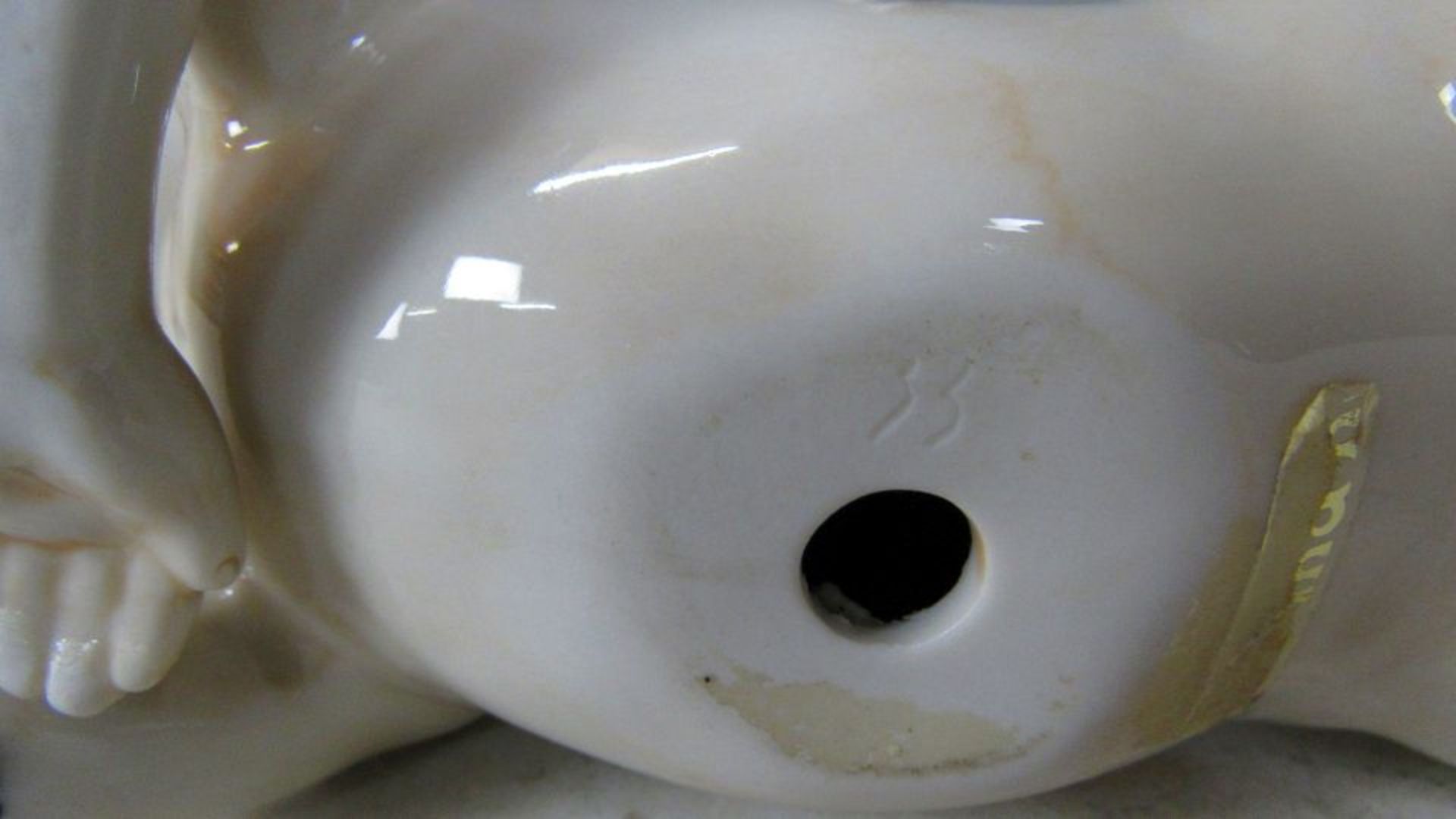 2 Porzellanfiguren liegende Engel 20 - Bild 7 aus 8