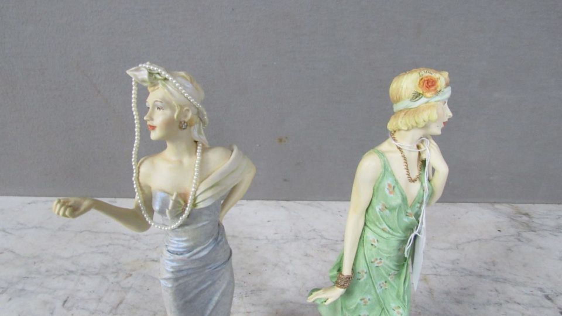 2 Porzellanfiguren Classic by Royal - Bild 2 aus 10