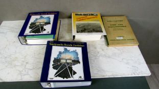 Zwei Ordner und ein Buch