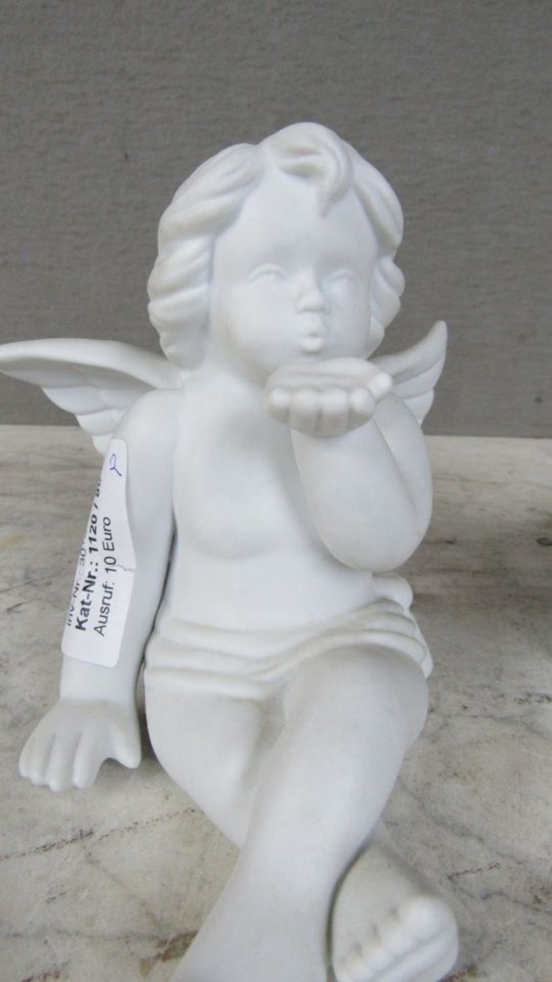 Zwei Porzellanengel sitzend 13,5cm - Bild 7 aus 7